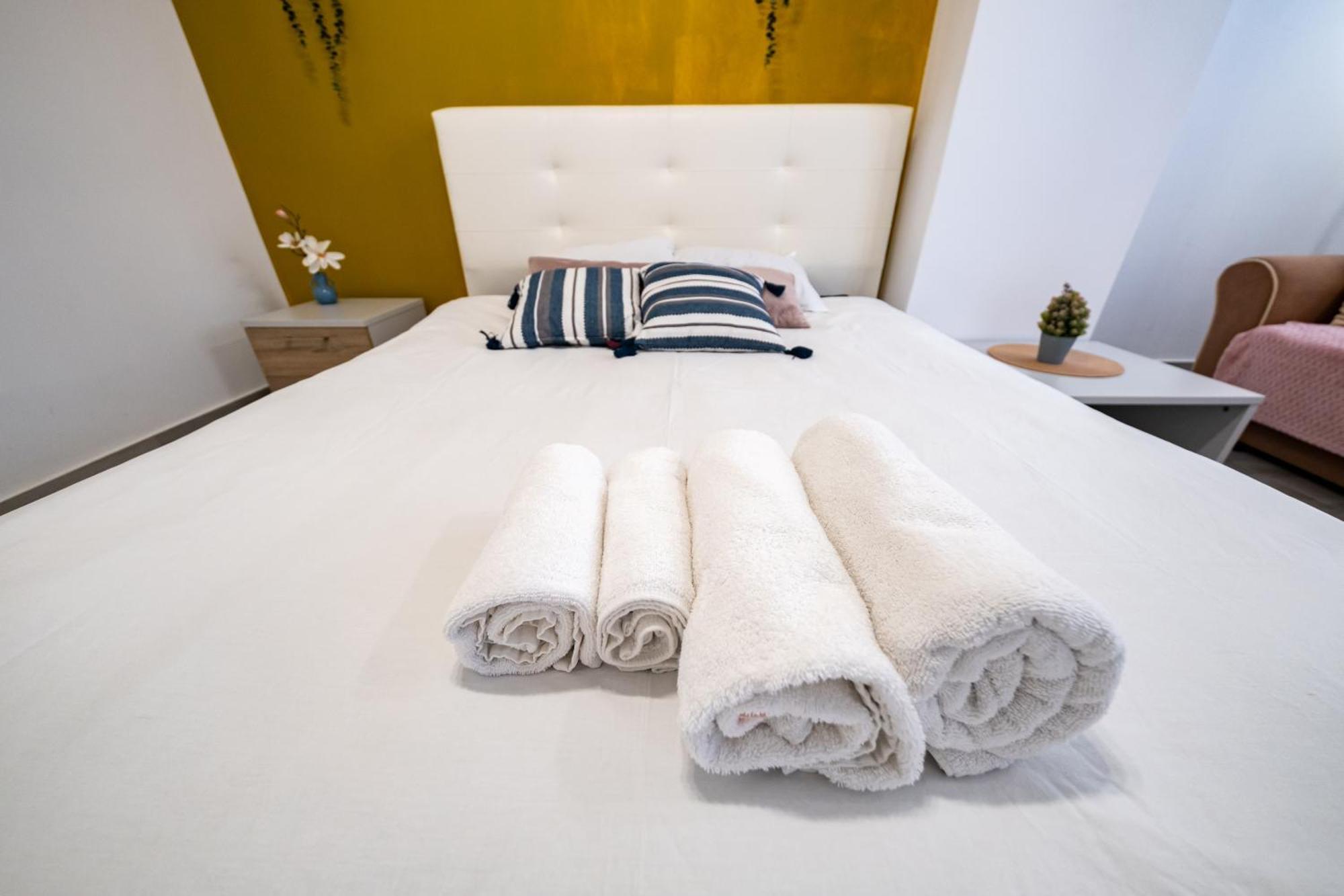 The Golden Studio - With Free Gym Bucureşti Ngoại thất bức ảnh