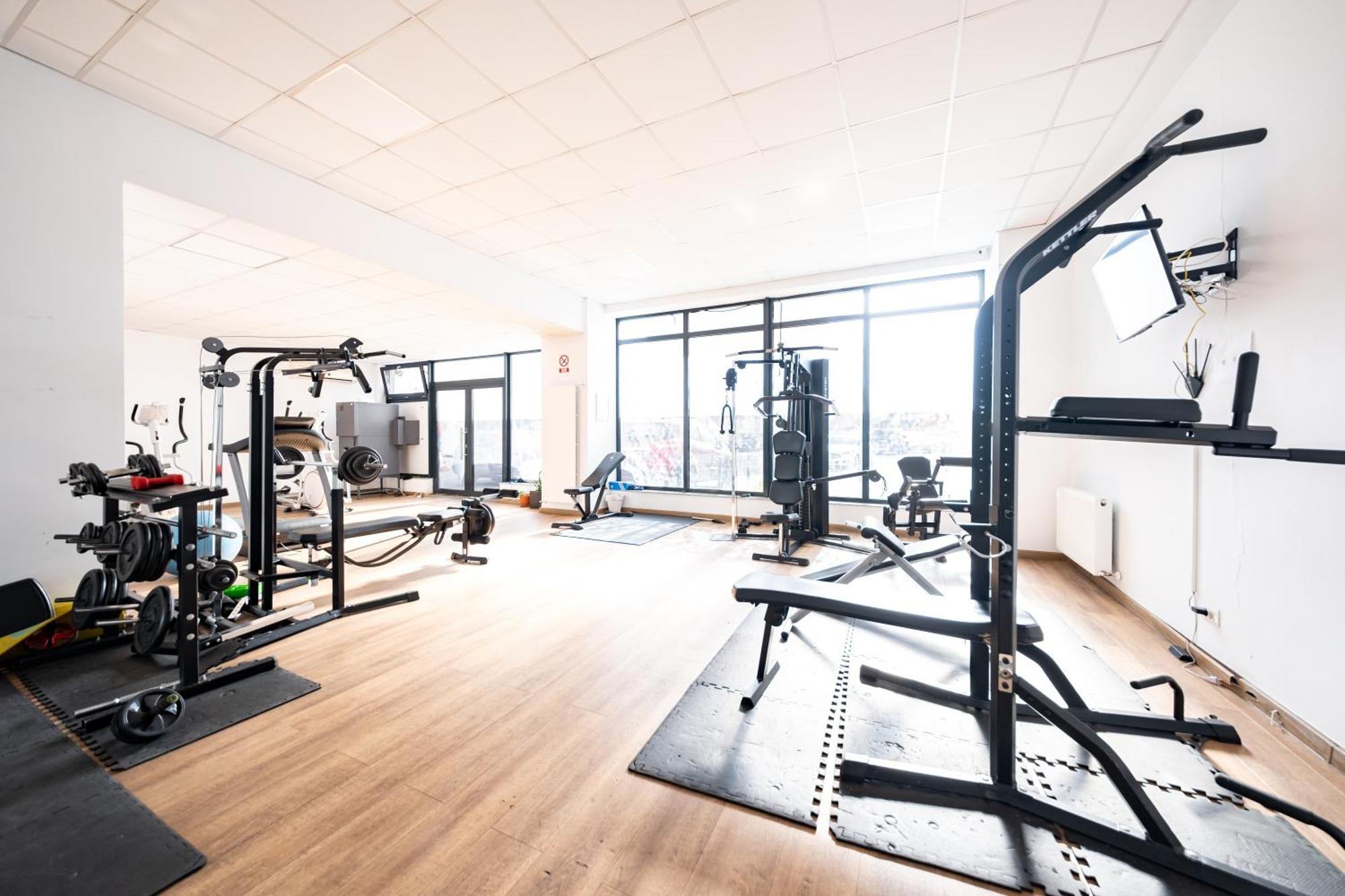 The Golden Studio - With Free Gym Bucureşti Ngoại thất bức ảnh